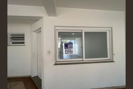 Casa de condomínio à venda com 144m², 3 quartos e 2 vagas Casa de condomínio à venda com 144m², 3 quartos e 2 vagasPlaquinha