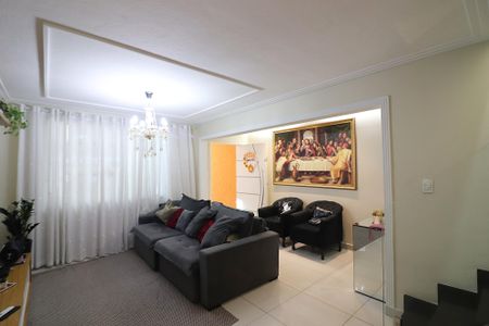 Casa à venda com 90m², 2 quartos e 2 vagasSala