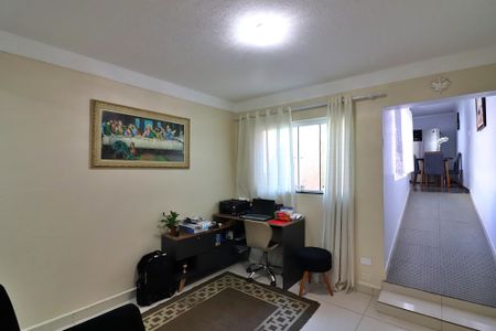 Casa à venda com 90m², 2 quartos e 2 vagasEscritório