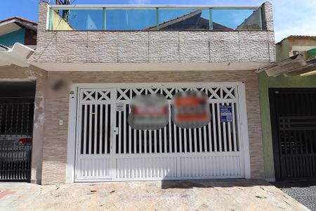 Casa à venda com 90m², 2 quartos e 2 vagasFachada