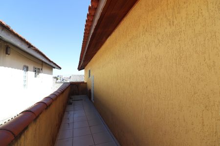 Casa à venda com 90m², 2 quartos e 2 vagasQuarto 1 Sacada