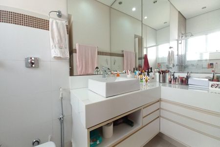 Casa à venda com 270m², 3 quartos e 3 vagas Casa à venda com 270m², 3 quartos e 3 vagasBanheiro da Suíte