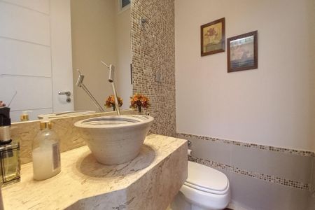 Casa à venda com 270m², 3 quartos e 3 vagas Casa à venda com 270m², 3 quartos e 3 vagasLavabo