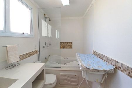 Casa à venda com 270m², 3 quartos e 3 vagas Casa à venda com 270m², 3 quartos e 3 vagasBanheiro 1