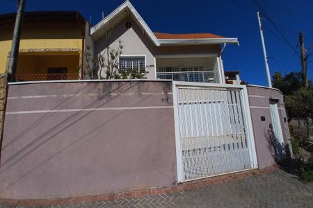 Casa à venda com 270m², 3 quartos e 3 vagas Casa à venda com 270m², 3 quartos e 3 vagasFachada do Prédio