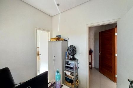 Casa à venda com 270m², 3 quartos e 3 vagas Casa à venda com 270m², 3 quartos e 3 vagasEscritório