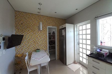 Casa à venda com 270m², 3 quartos e 3 vagas Casa à venda com 270m², 3 quartos e 3 vagasCozinha