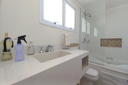 Casa à venda com 270m², 3 quartos e 3 vagas Casa à venda com 270m², 3 quartos e 3 vagasBanheiro 1