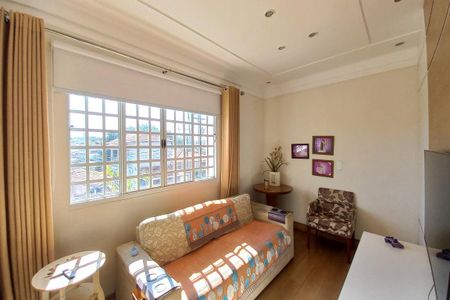 Casa à venda com 270m², 3 quartos e 3 vagas Casa à venda com 270m², 3 quartos e 3 vagasSala de TV