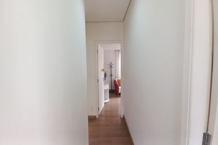 Casa à venda com 270m², 3 quartos e 3 vagas Casa à venda com 270m², 3 quartos e 3 vagasCorredor