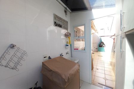 Casa à venda com 270m², 3 quartos e 3 vagas Casa à venda com 270m², 3 quartos e 3 vagasÁrea de Serviço