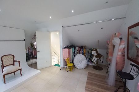 Casa à venda com 270m², 3 quartos e 3 vagas Casa à venda com 270m², 3 quartos e 3 vagasSala