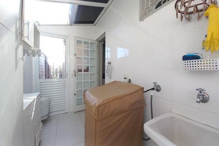 Casa à venda com 270m², 3 quartos e 3 vagas Casa à venda com 270m², 3 quartos e 3 vagasÁrea de Serviço