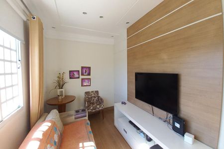 Casa à venda com 270m², 3 quartos e 3 vagas Casa à venda com 270m², 3 quartos e 3 vagasSala de TV