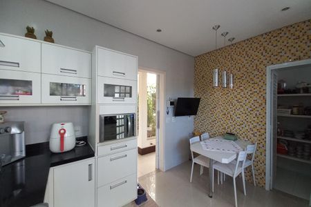 Casa à venda com 270m², 3 quartos e 3 vagas Casa à venda com 270m², 3 quartos e 3 vagasCozinha