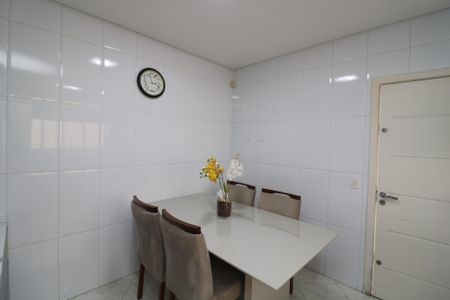 Casa à venda com 300m², 4 quartos e 3 vagasCozinha