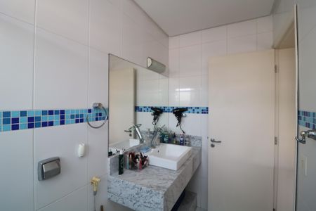 Casa à venda com 300m², 4 quartos e 3 vagasBanheiro da Suíte