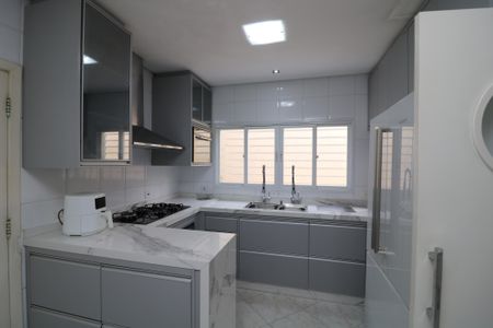 Casa à venda com 300m², 4 quartos e 3 vagasCozinha