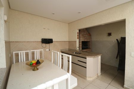 Casa à venda com 300m², 4 quartos e 3 vagasChurrasqueira