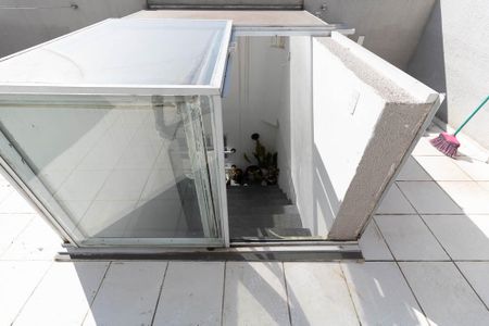 Apartamento para alugar com 62m², 1 quarto e sem vaga Apartamento para alugar com 62m², 1 quarto e sem vagaEscada