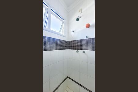 Casa de condomínio à venda com 230m², 4 quartos e 4 vagas Casa de condomínio à venda com 230m², 4 quartos e 4 vagasBanheiro Suíte 1