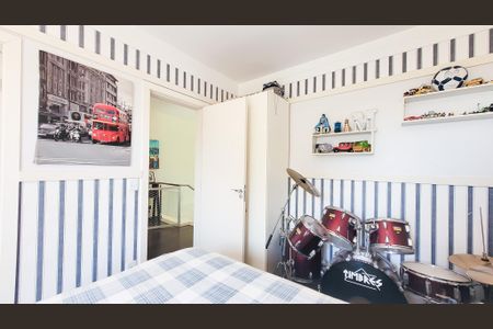 Casa de condomínio à venda com 230m², 4 quartos e 4 vagas Casa de condomínio à venda com 230m², 4 quartos e 4 vagasSuíte 2