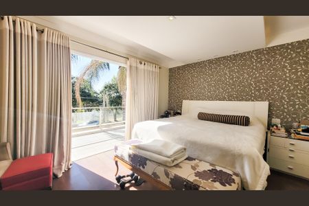 Casa de condomínio à venda com 230m², 4 quartos e 4 vagas Casa de condomínio à venda com 230m², 4 quartos e 4 vagasSuíte Master