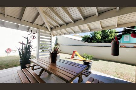 Casa de condomínio à venda com 230m², 4 quartos e 4 vagas Casa de condomínio à venda com 230m², 4 quartos e 4 vagasÁrea gourmet