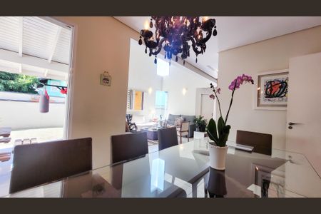 Casa de condomínio à venda com 230m², 4 quartos e 4 vagas Casa de condomínio à venda com 230m², 4 quartos e 4 vagasSala de Jantar