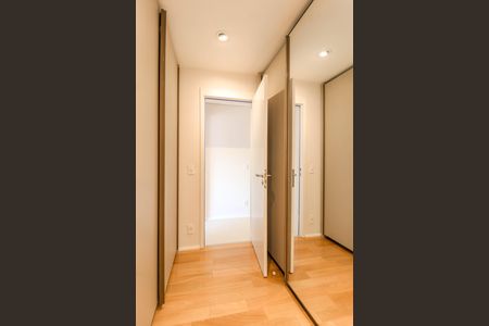 Apartamento à venda com 100m², 2 quartos e 2 vagas Apartamento à venda com 100m², 2 quartos e 2 vagasCloset da Suíte 1