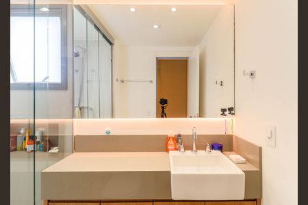 Apartamento à venda com 100m², 2 quartos e 2 vagas Apartamento à venda com 100m², 2 quartos e 2 vagasBanheiro da Suíte 1