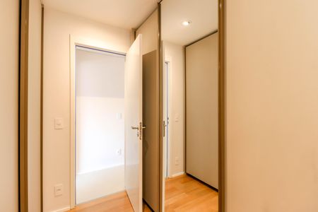 Apartamento à venda com 100m², 2 quartos e 2 vagas Apartamento à venda com 100m², 2 quartos e 2 vagasCloset da Suíte 1