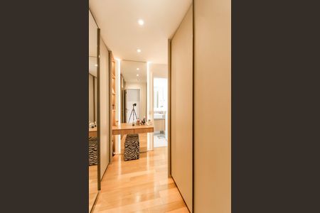 Apartamento à venda com 100m², 2 quartos e 2 vagas Apartamento à venda com 100m², 2 quartos e 2 vagasCloset da Suíte 1