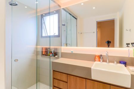 Apartamento à venda com 100m², 2 quartos e 2 vagas Apartamento à venda com 100m², 2 quartos e 2 vagasBanheiro da Suíte 1