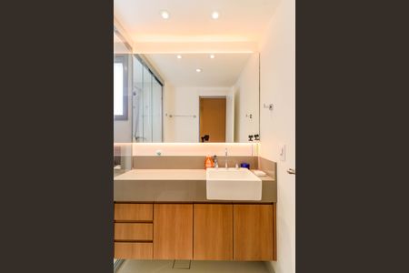 Apartamento à venda com 100m², 2 quartos e 2 vagas Apartamento à venda com 100m², 2 quartos e 2 vagasBanheiro da Suíte 1