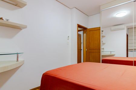 Apartamento à venda com 100m², 3 quartos e 1 vaga Apartamento à venda com 100m², 3 quartos e 1 vagaSuíte