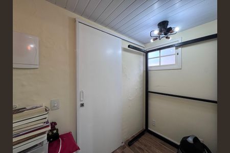 Casa de condomínio à venda com 400m², 5 quartos e 3 vagas Casa de condomínio à venda com 400m², 5 quartos e 3 vagasEscritório