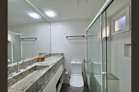 Casa de condomínio à venda com 400m², 5 quartos e 3 vagas Casa de condomínio à venda com 400m², 5 quartos e 3 vagasBanheiro da Suíte