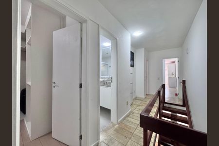Casa de condomínio à venda com 400m², 5 quartos e 3 vagas Casa de condomínio à venda com 400m², 5 quartos e 3 vagasHall Íntimo