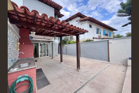 Casa de condomínio à venda com 400m², 5 quartos e 3 vagas Casa de condomínio à venda com 400m², 5 quartos e 3 vagasÁrea externa