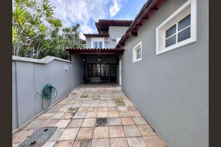 Casa de condomínio à venda com 400m², 5 quartos e 3 vagas Casa de condomínio à venda com 400m², 5 quartos e 3 vagasÁrea externa