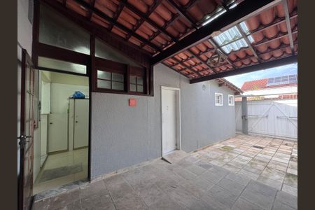 Casa de condomínio à venda com 400m², 5 quartos e 3 vagas Casa de condomínio à venda com 400m², 5 quartos e 3 vagasÁrea externa