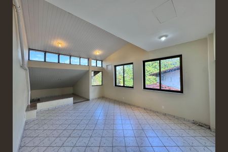 Casa de condomínio à venda com 400m², 5 quartos e 3 vagas Casa de condomínio à venda com 400m², 5 quartos e 3 vagasSalão 2