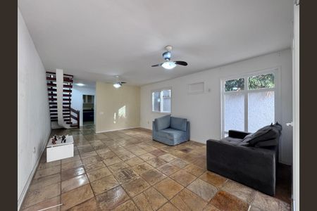Casa de condomínio à venda com 400m², 5 quartos e 3 vagas Casa de condomínio à venda com 400m², 5 quartos e 3 vagasSala