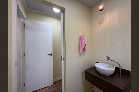 Casa de condomínio à venda com 400m², 5 quartos e 3 vagas Casa de condomínio à venda com 400m², 5 quartos e 3 vagasLavabo do Escritório