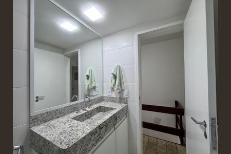 Casa de condomínio à venda com 400m², 5 quartos e 3 vagas Casa de condomínio à venda com 400m², 5 quartos e 3 vagasBanheiro Social