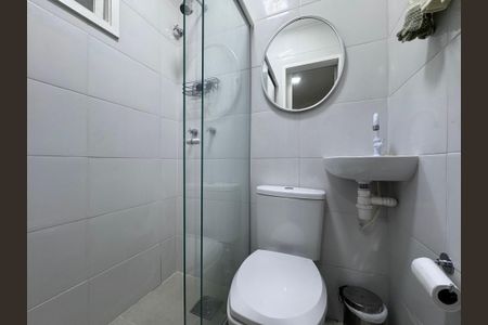 Casa de condomínio à venda com 400m², 5 quartos e 3 vagas Casa de condomínio à venda com 400m², 5 quartos e 3 vagasBanheiro de Serviço
