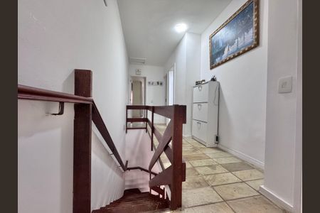 Casa de condomínio à venda com 400m², 5 quartos e 3 vagas Casa de condomínio à venda com 400m², 5 quartos e 3 vagasHall Íntimo