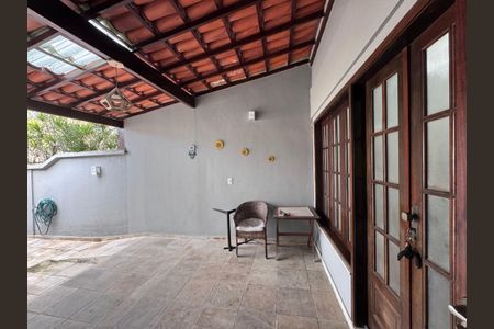 Casa de condomínio à venda com 400m², 5 quartos e 3 vagas Casa de condomínio à venda com 400m², 5 quartos e 3 vagasÁrea externa