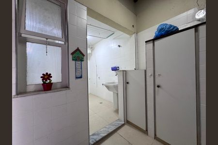 Casa de condomínio à venda com 400m², 5 quartos e 3 vagas Casa de condomínio à venda com 400m², 5 quartos e 3 vagasÁrea de Serviço